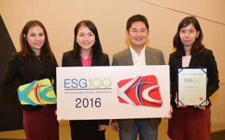เคทีซีรับรางวัลบริษัทที่มีการดำเนินงานโดดเด่นด้านสิ่งแวดล้อม สังคม และธรรมาภิบาล (ESG 100) ประจำปี 2559 จากสถาบันไทยพัฒน์